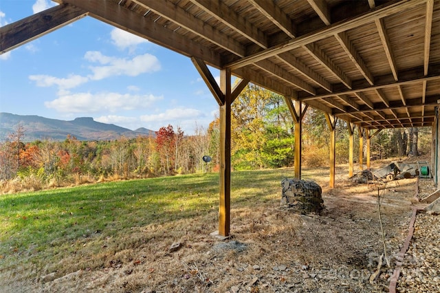 view of yard with a mountain view