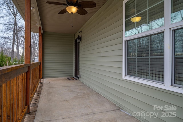 balcony featuring ceiling fan