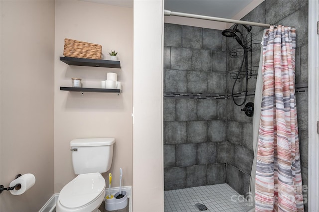 bathroom with toilet and a tile shower