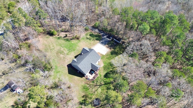 bird's eye view with a wooded view