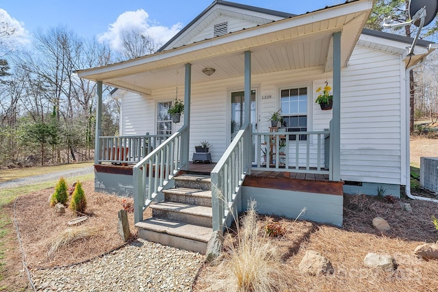 view of front facade featuring crawl space and a porch