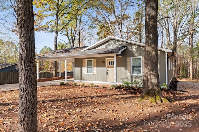 view of front facade featuring a porch and fence