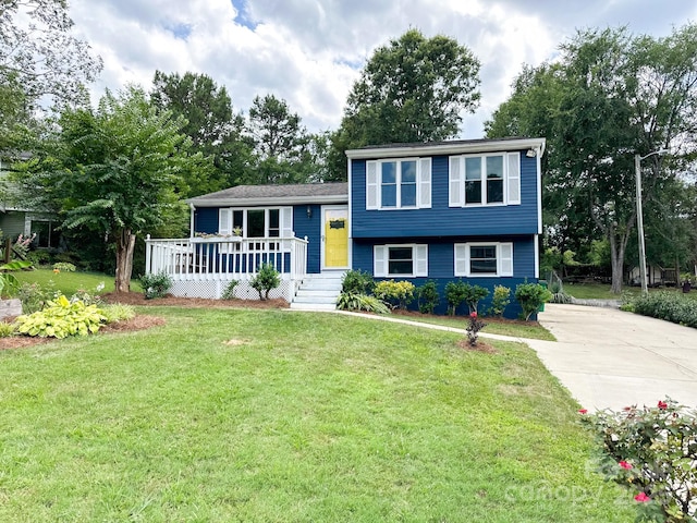 7812 Highbanks Ct, Charlotte, NC 28212 - tri-level home featuring driveway, a front lawn, and a wooden deck