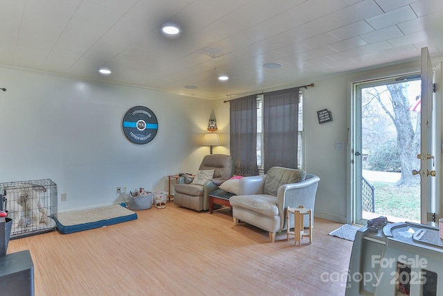 sitting room with recessed lighting, baseboards, and wood finished floors