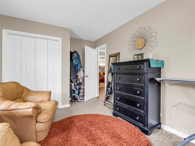 living area with baseboards and carpet