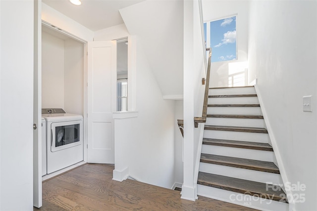 staircase featuring wood finished floors, washer and dryer, recessed lighting, and a healthy amount of sunlight