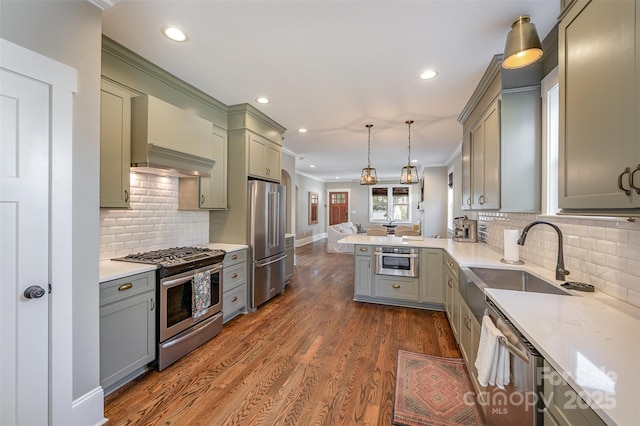 kitchen featuring gray cabinetry, dark wood finished floors, open floor plan, stainless steel appliances, and a sink