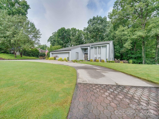 view of front of house with a front lawn