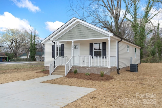 view of front facade with crawl space, covered porch, and central AC