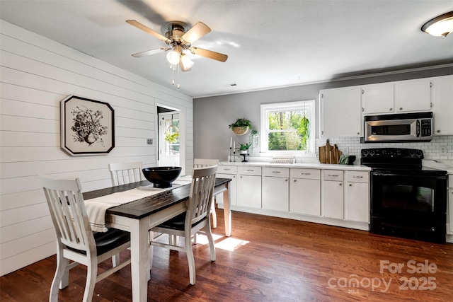 dining space with a ceiling fan, dark wood-style floors, and visible vents