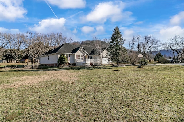 view of front of home featuring a front lawn