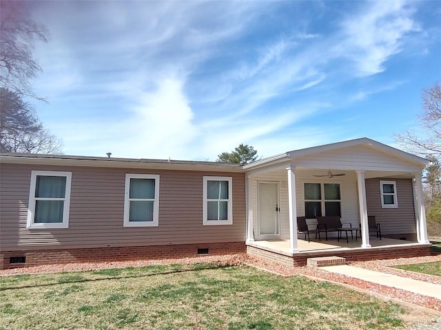 view of front of house with ceiling fan, a front lawn, covered porch, and crawl space