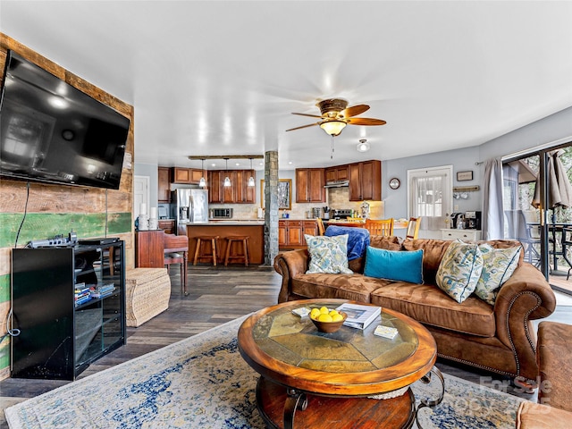 living area with dark wood-type flooring and ceiling fan