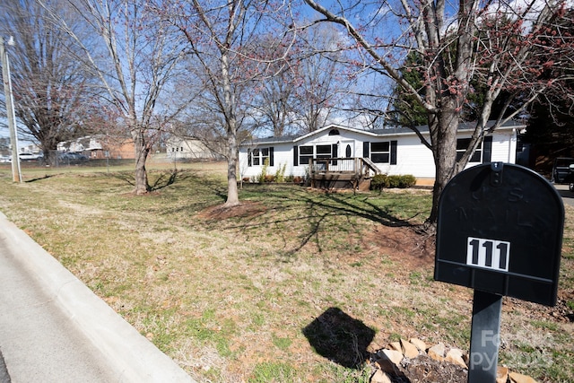 single story home featuring a front yard