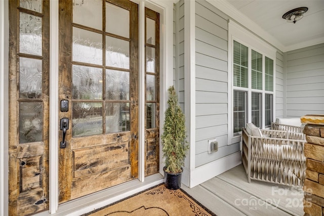 property entrance with covered porch