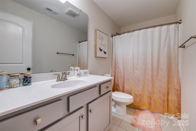 full bathroom featuring tile patterned floors, visible vents, toilet, a shower with curtain, and vanity