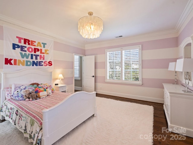 bedroom featuring dark wood-type flooring, crown molding, visible vents, and a chandelier