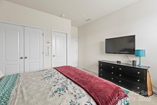 bedroom featuring visible vents, baseboards, and a closet