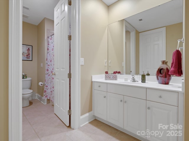 full bath featuring visible vents, toilet, vanity, and baseboards