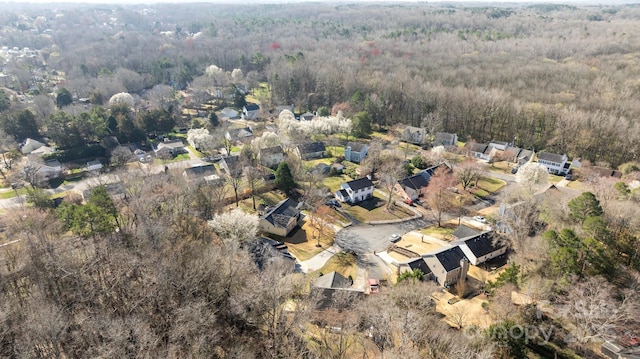 bird's eye view with a view of trees