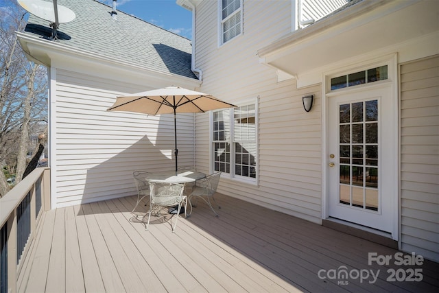 deck featuring outdoor dining space