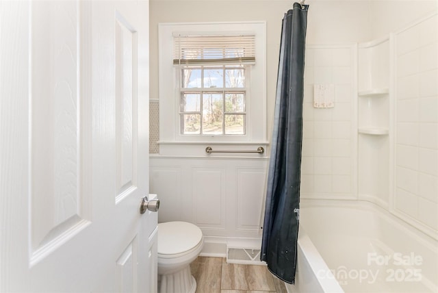 bathroom featuring toilet, visible vents, and shower / bath combo