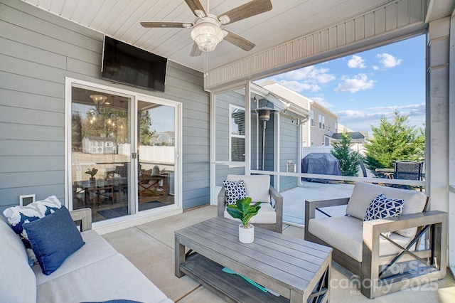 exterior space featuring outdoor lounge area and a ceiling fan