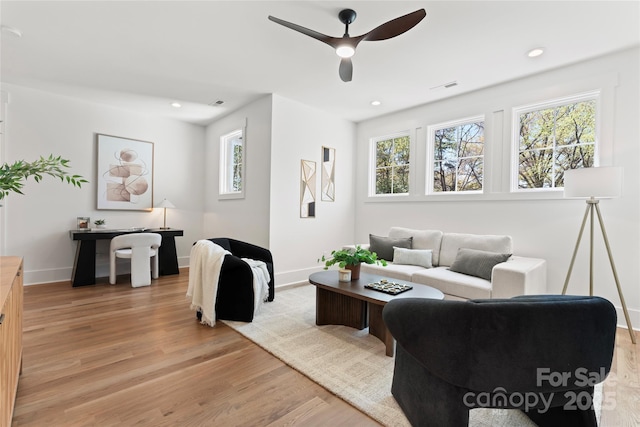 living room with light wood finished floors, visible vents, baseboards, ceiling fan, and recessed lighting