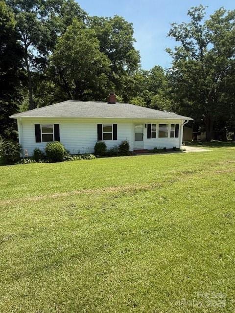5949 Flat Creek Rd, Kershaw, SC 29067 - view of front of house featuring a front lawn and view of wooded area