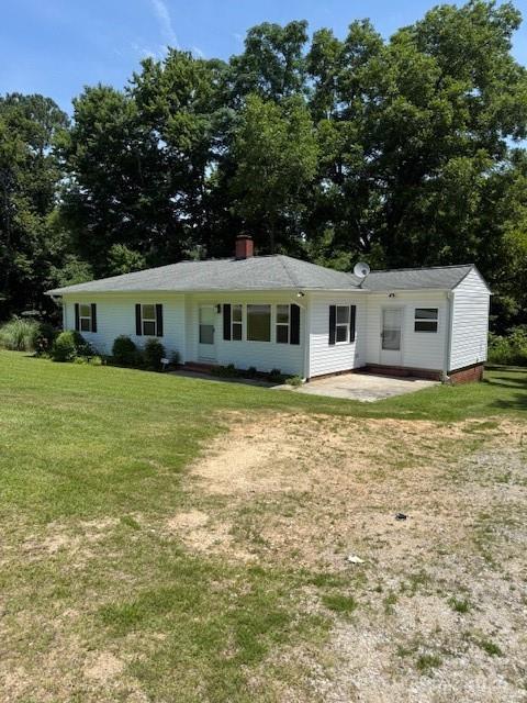 5949 Flat Creek Rd, Kershaw, SC 29067 - view of front of house featuring a patio area, a front lawn, and view of scattered trees