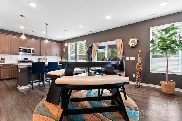 dining area with recessed lighting, visible vents, baseboards, and dark wood-style flooring