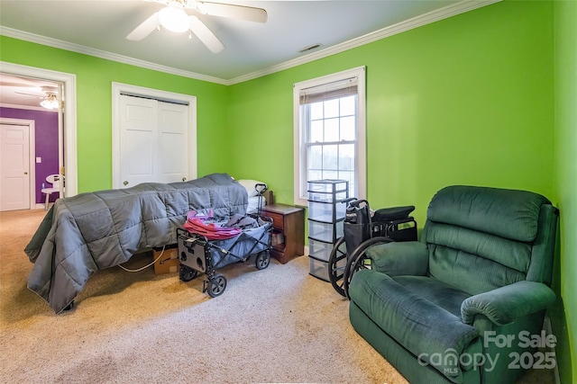 living room featuring visible vents, ceiling fan, carpet flooring, and crown molding