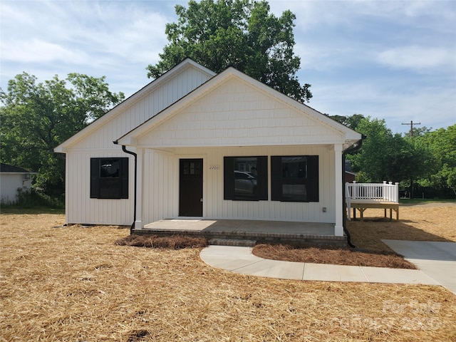 view of front of house with covered porch