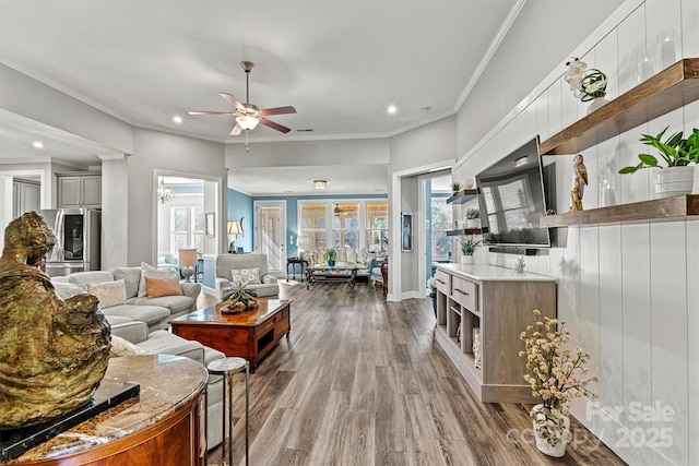 living room with wood finished floors, visible vents, recessed lighting, ornamental molding, and ceiling fan