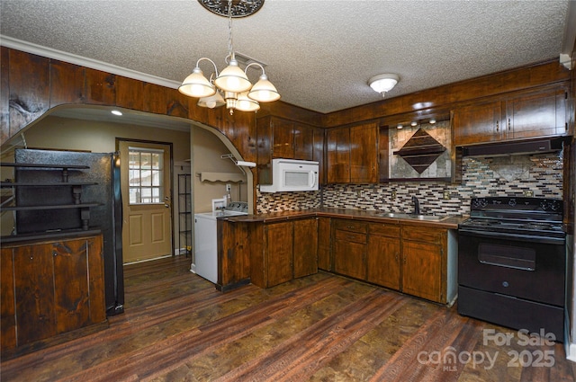 kitchen featuring white microwave, arched walkways, dark wood-style flooring, a sink, and black electric range oven