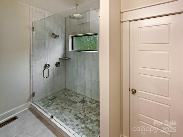 full bathroom featuring visible vents, a shower stall, and baseboards