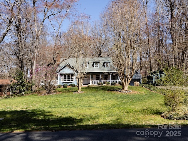 view of front facade featuring a porch and a front yard