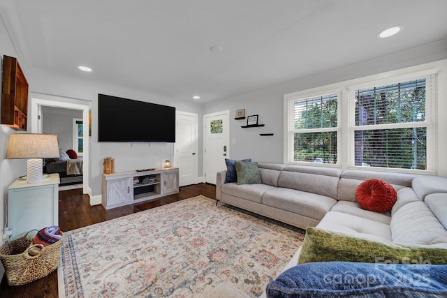 living room with recessed lighting, dark wood-style floors, and baseboards