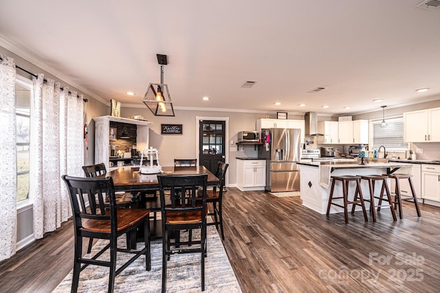 dining room featuring dark wood-style floors, visible vents, recessed lighting, and crown molding