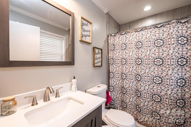 full bathroom featuring a shower with shower curtain, toilet, vanity, and ornamental molding