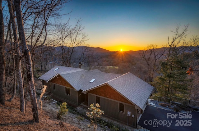 bird's eye view featuring a mountain view