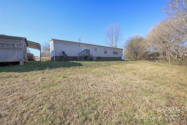 view of yard with a detached carport