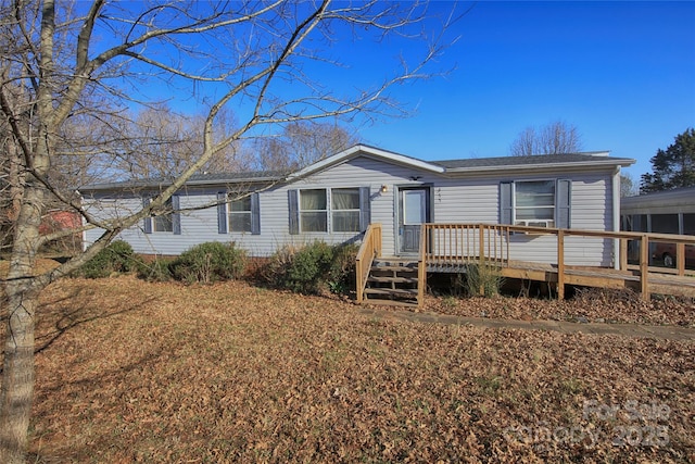 manufactured / mobile home with a wooden deck