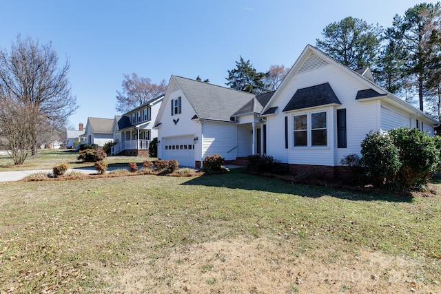 view of front of house featuring a garage and a front yard