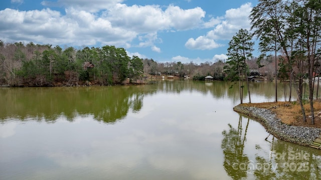 Listing photo 2 for 5743 Lake Pointe Dr, Granite Falls NC 28630