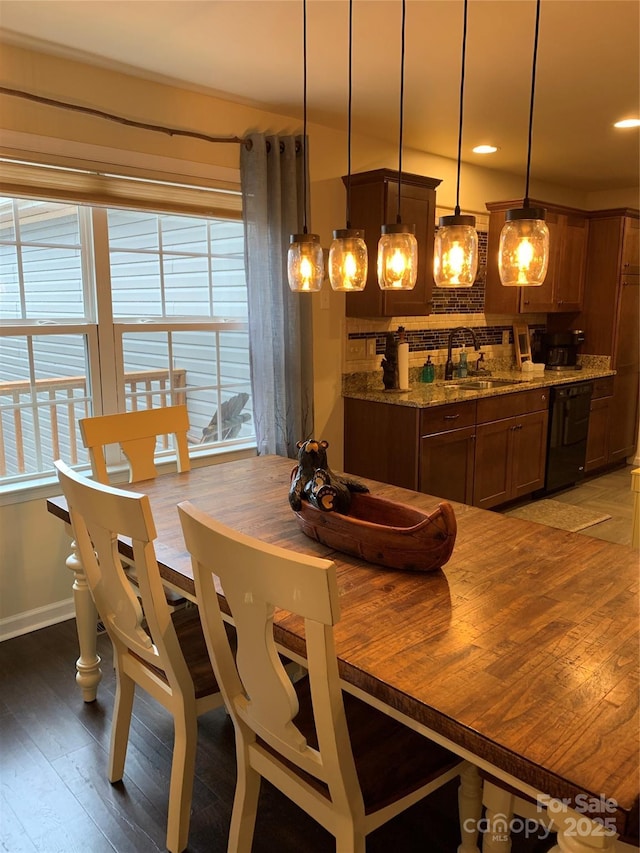 dining space featuring plenty of natural light, recessed lighting, baseboards, and wood finished floors