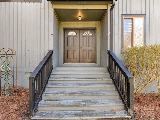 doorway to property with crawl space