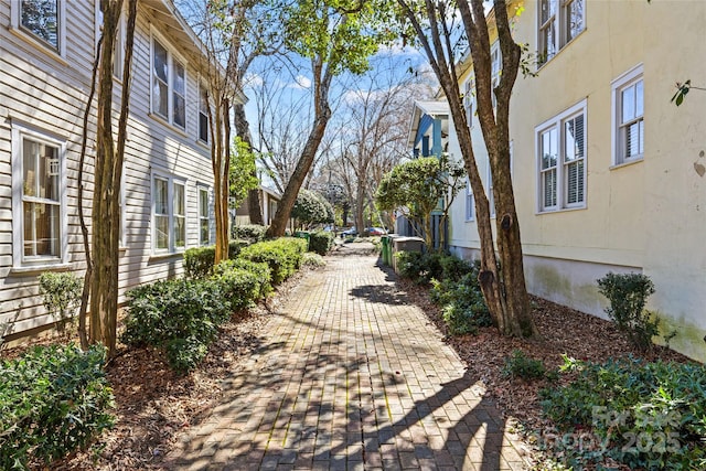 surrounding community featuring a residential view