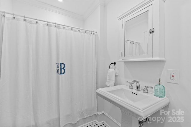 full bathroom featuring a sink, ornamental molding, and curtained shower