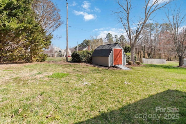 view of yard featuring an outdoor structure, a storage unit, and fence